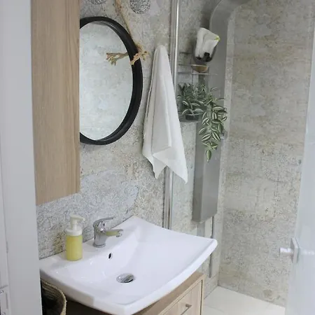 Thea Apartment *