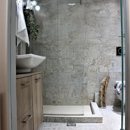 Théa Apartamento